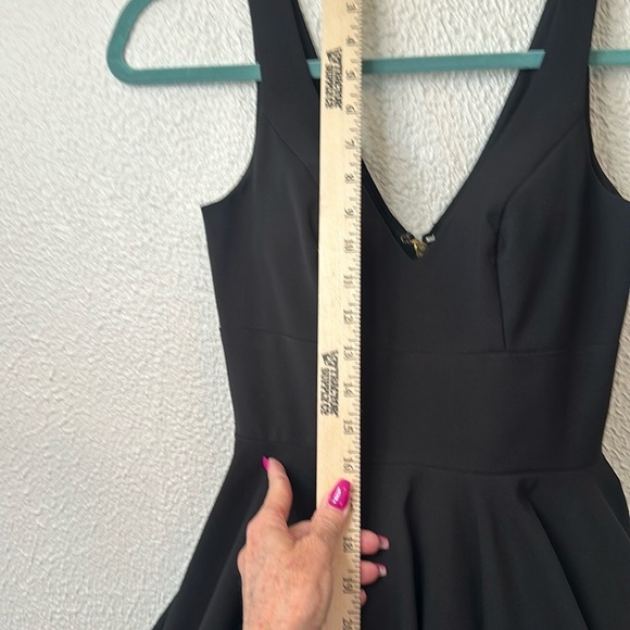 Black Sleeveless V-Neck Cocktail Mini Dress - Picture 9 of 15